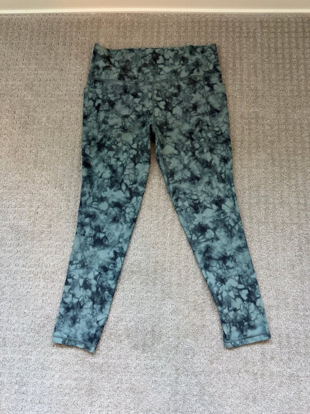Athleta Salutation Stash Pocket II Printed 7/8 Tight Green Tie Dye XL Tall